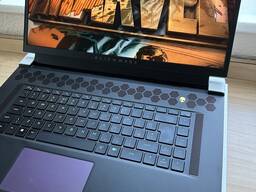 Dell 17.3 Alienware x17 R2 Gaming Laptop (Lunar Light)